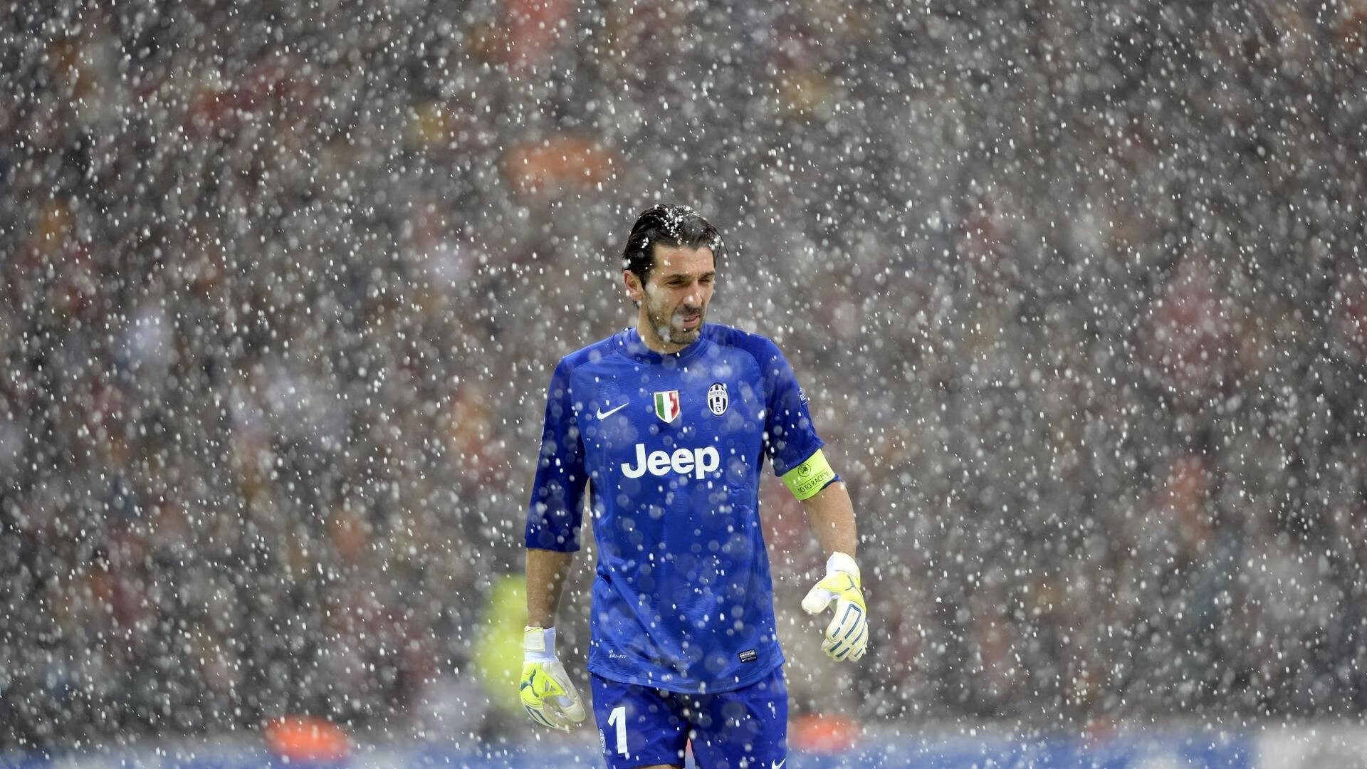 拜仁球员体能分配合理，控制后程节奏，拜仁队内